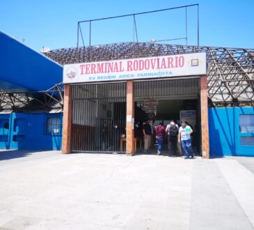 Detenidos extranjeros con permisos falsos y el comerciante que los elaboraba