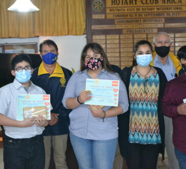 Emotiva entrega de premios a alumnos artistas ganadores de la Semana del Niño