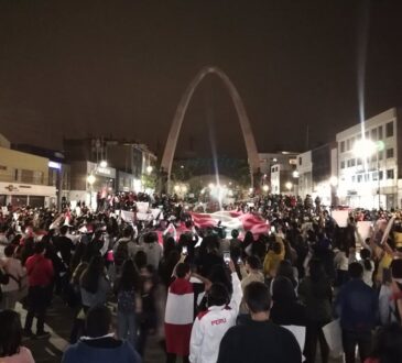 Masivas protestas en Tacna exigiendo destitución de Merino