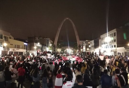Masivas protestas en Tacna exigiendo destitución de Merino