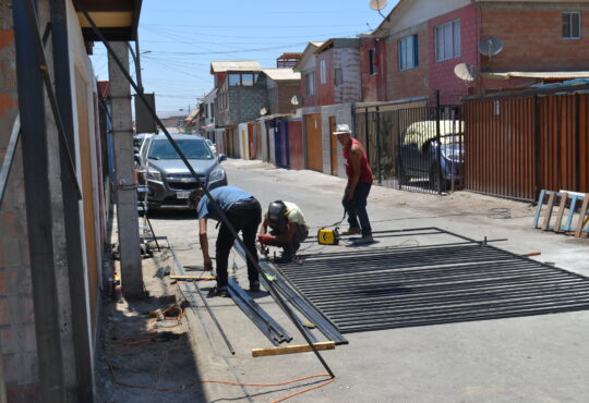 Vecinos del Pasaje 5 levantan reja para atajar a delincuentes