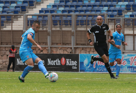 Capitán de San Marcos analiza a entrenador de Magallanes rival de San Marcos de Arica