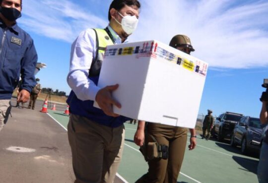 El lunes llegan las vacunas Covid 19 para el personal de salud de Arica