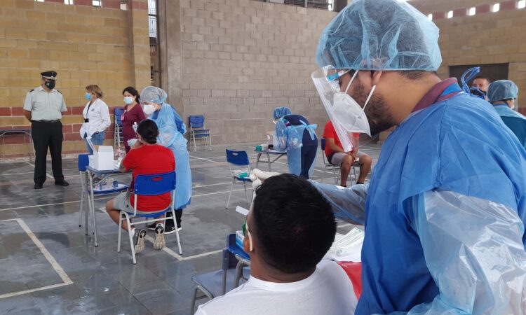 A mil internos de la cárcel de Acha les tomaron muestras PCR