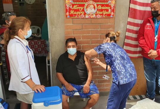 Trescientos adultos mayores vacunados en operativo de la Seremi de Salud