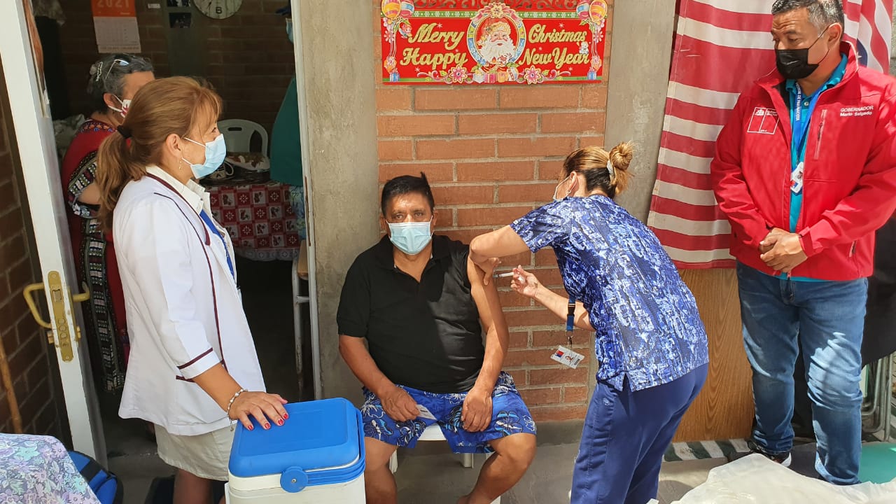 Trescientos adultos mayores vacunados en operativo de la Seremi de Salud