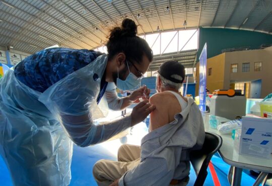 Senador llama al Colegio Médico a generar consenso por el “carnet verde”