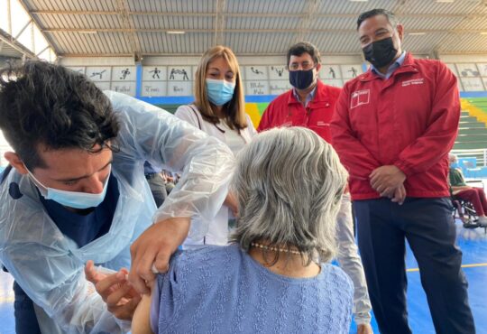Seremi hace llamado urgente a los mayores de 65 años a concurrir a los puntos de vacunación