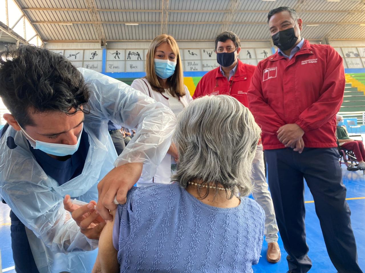 Seremi hace llamado urgente a los mayores de 65 años a concurrir a los puntos de vacunación