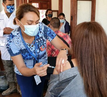 Con éxito comenzó vacunación de personas sanas menores de 60 años