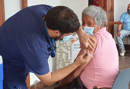 Los rezagados deben concurrir a los lugares de vacunación. (Fotos Seremi Salud e IMA)