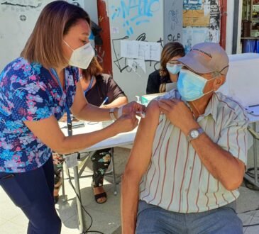 Faltan 4.500 vacunados para ampliar el toque de queda a la medianoche