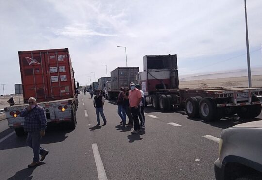 Sigue paro indefinido de camioneros en el sector fronterizo de Chacalluta