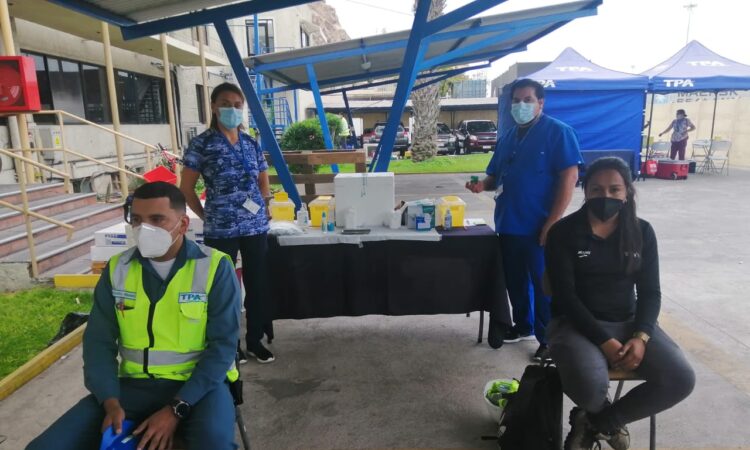 Más de 26 mil trabajadores vacunados por la Seremi de Salud en sus centros laborales