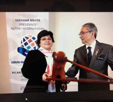 Emotiva Transmisión de Mando en el Distrito Rotario 4320