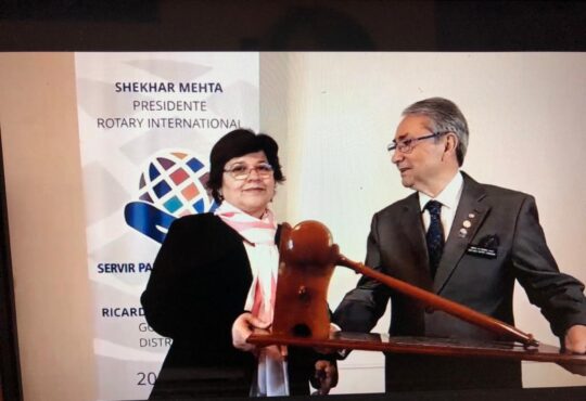 Emotiva Transmisión de Mando en el Distrito Rotario 4320