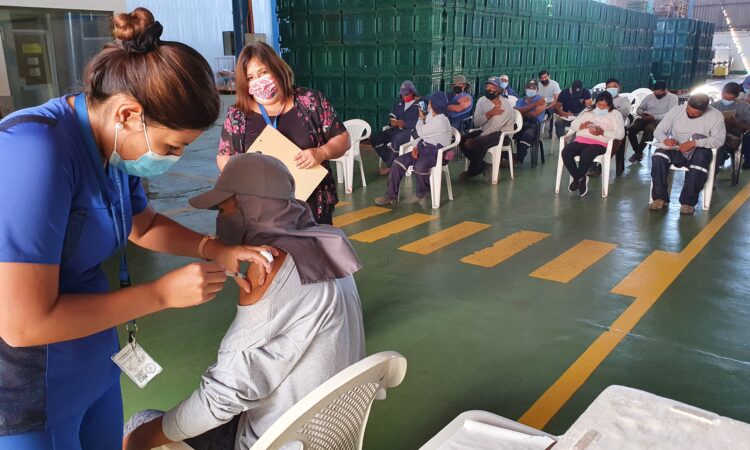 Urgen vacunaciones en 7 puntos municipales, 2 en el hospital, un móvil y equipos puerta a puerta