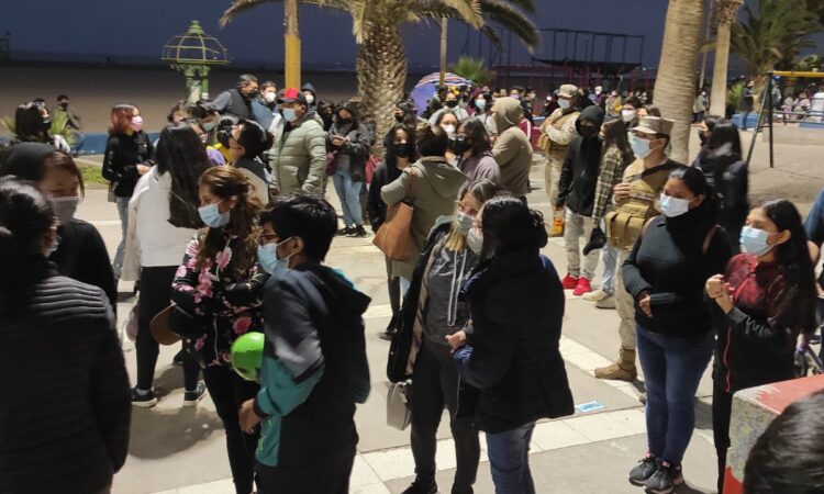 En forma masiva menores acompañados de familiares se vacunaron hoy en Arica