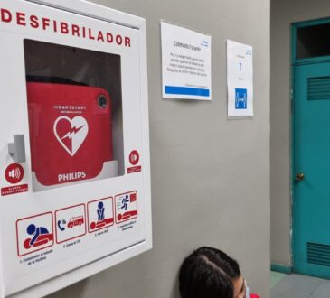 Establecimientos y recintos públicos deberán contar con desfibriladores