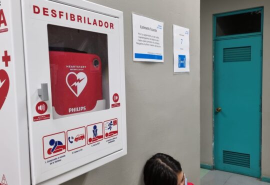 Establecimientos y recintos públicos deberán contar con desfibriladores