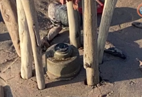 Encuentran mina antipersonal de antigua data en Balneario Chinchorro