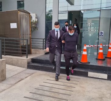 Pareja armada de toma “El Águila” asaltó  domicilio en calle Rómulo Peña