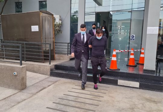 Pareja armada de toma “El Águila” asaltó  domicilio en calle Rómulo Peña