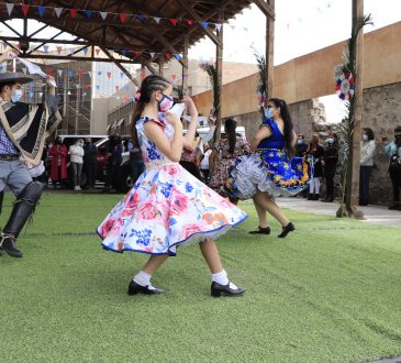 Esquinazo por Fiestas Patrias en el edificio Consistorial