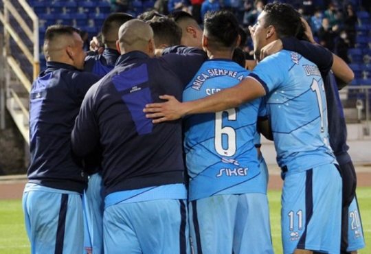 Este sábado a las 15 horas vuelve el fútbol oficial al Carlos Dittborn 