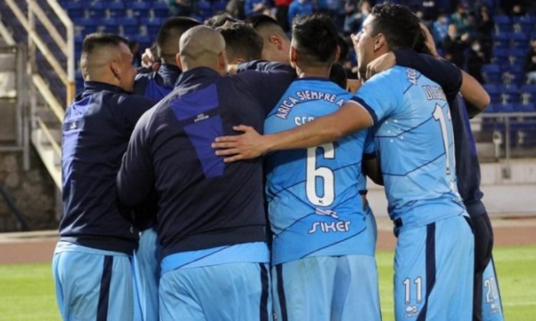 Este sábado a las 15 horas vuelve el fútbol oficial al Carlos Dittborn