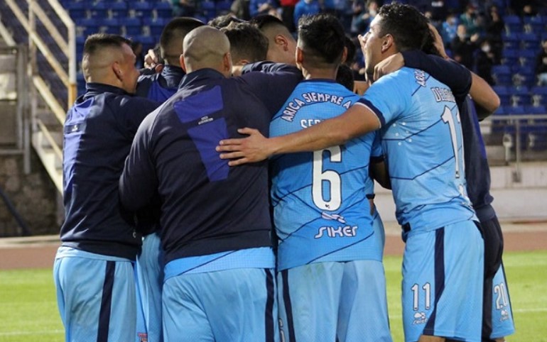 Este sábado a las 15 horas vuelve el fútbol oficial al Carlos Dittborn 