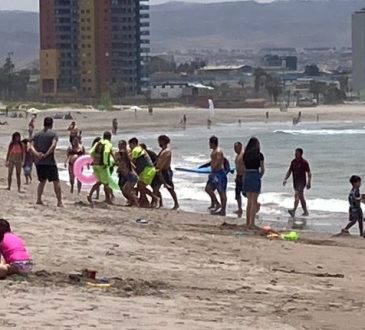 Joven rescatada por salvavidas en Las Machas