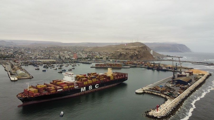 Puerto de Arica recibe al buque más grande en su historia