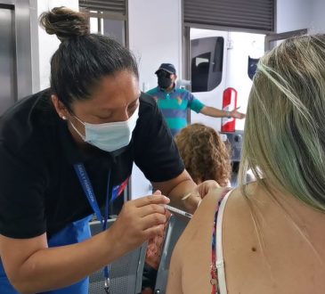 Comenzó vacunación cuarta dosis para personas más vulnerables