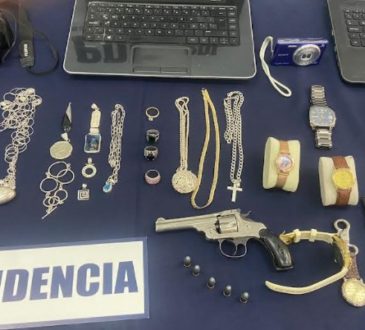 Nana solo limpiaba las joyas de la patrona