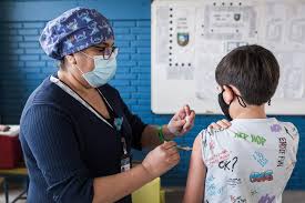 Vuelta a clases con 1.500 niños y adolescentes vacunados contra el Covid