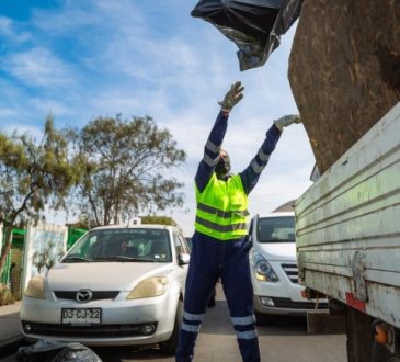 “También podemos”: Debutan las primeras mujeres policías de aseo en la IMA
