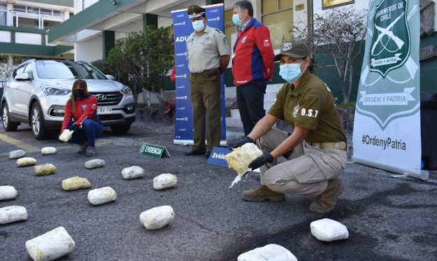Aduanas y Carabineros incautan 33 kilos de droga en Cuya