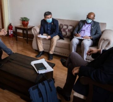 Alcalde Espíndola y ministro de Educación abordaron secuelas del traspaso del ex DAEM