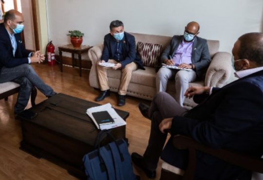 Alcalde Espíndola y ministro de Educación abordaron secuelas del traspaso del ex DAEM