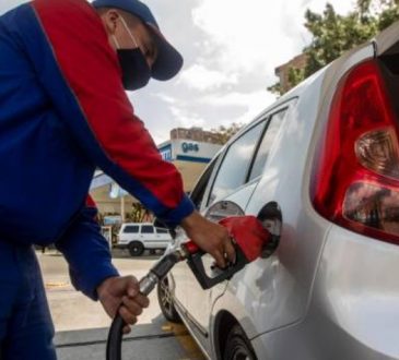 Todos los combustibles suben este jueves  $ 6,7 por litro