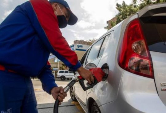 Todos los combustibles suben este jueves  $ 6,7 por litro