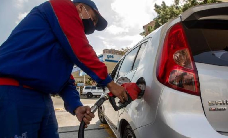 Todos los combustibles suben este jueves  $ 6,7 por litro