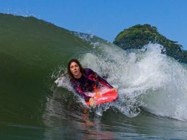 “Armada ariqueña” clasifica a la tercera ronda del circuito mundial de bodyboard