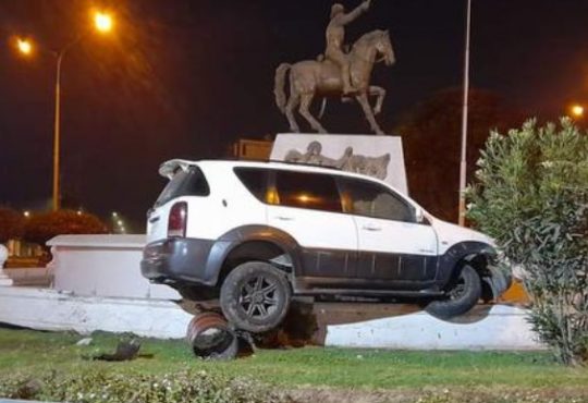 Incomprensible “homenaje” de chileno al héroe Gregorio Albarracín en Tacna
