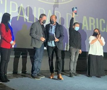 En acto cívico convencionales entregaron borrador de la Nueva Constitución a la comunidad