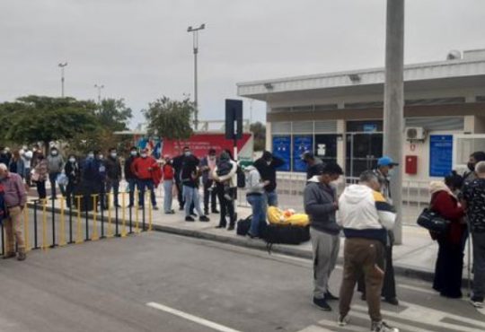 Tacneños culpan a Salud por “Cuello de botella” en la frontera