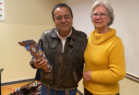 Escritor Patricio Barrios dicta charla a socias AMNYP