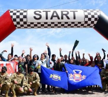 Alumnos del NAC nadaron 15 kilómetros en honor a la Toma del Morro