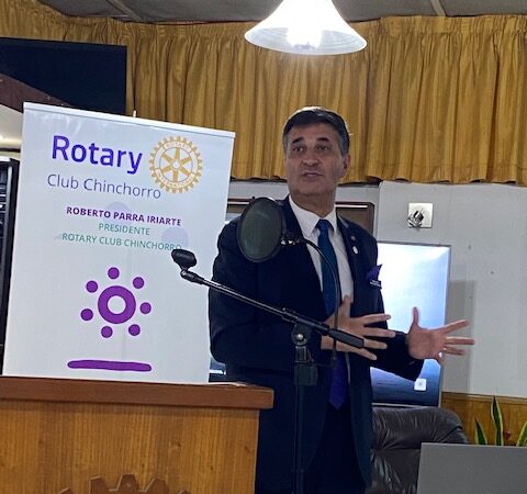 Gobernador rotario en visita oficial a clubes de Arica